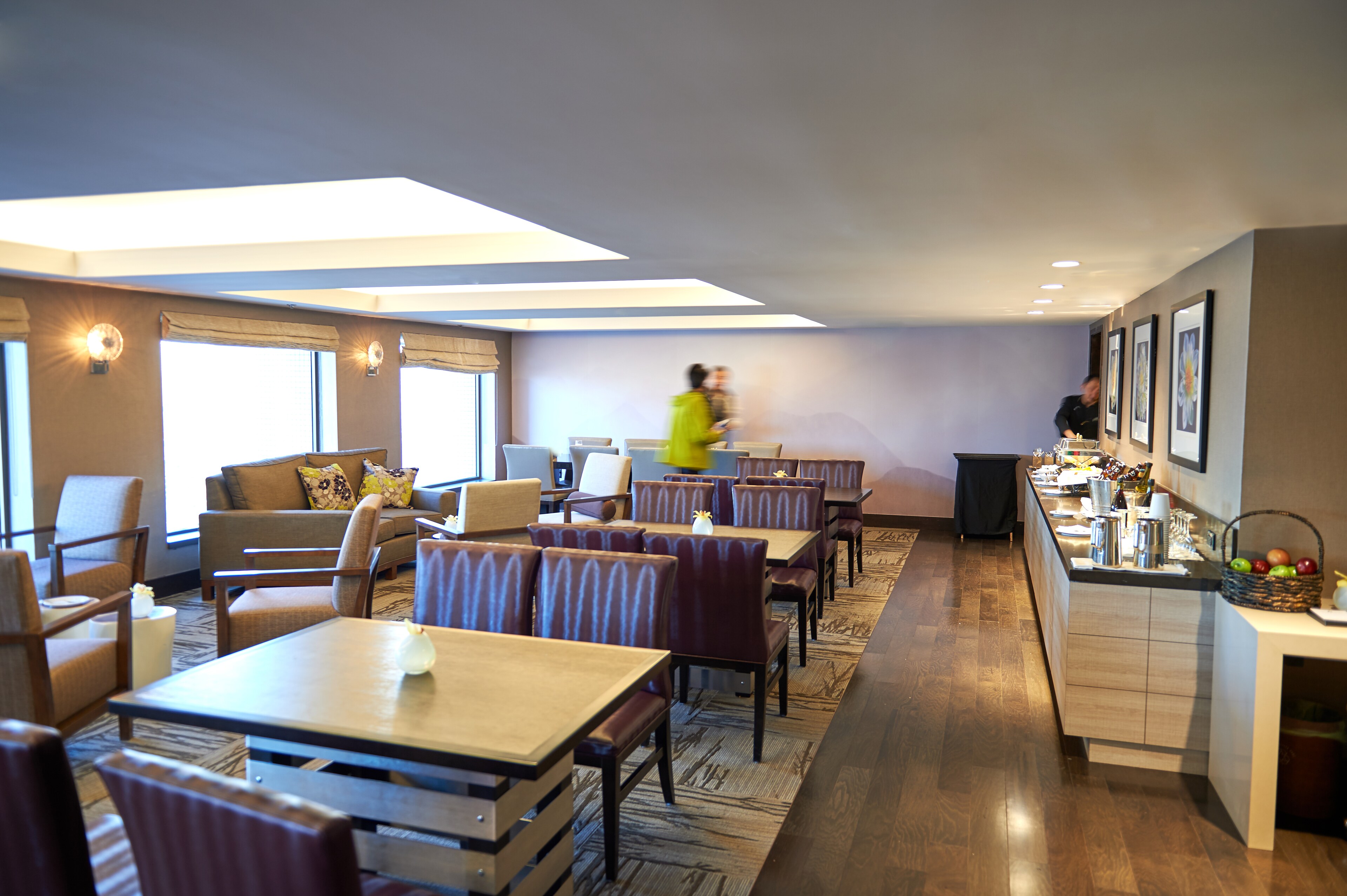 The lounge area at Hotel Nikko San Francisco features modern seating options