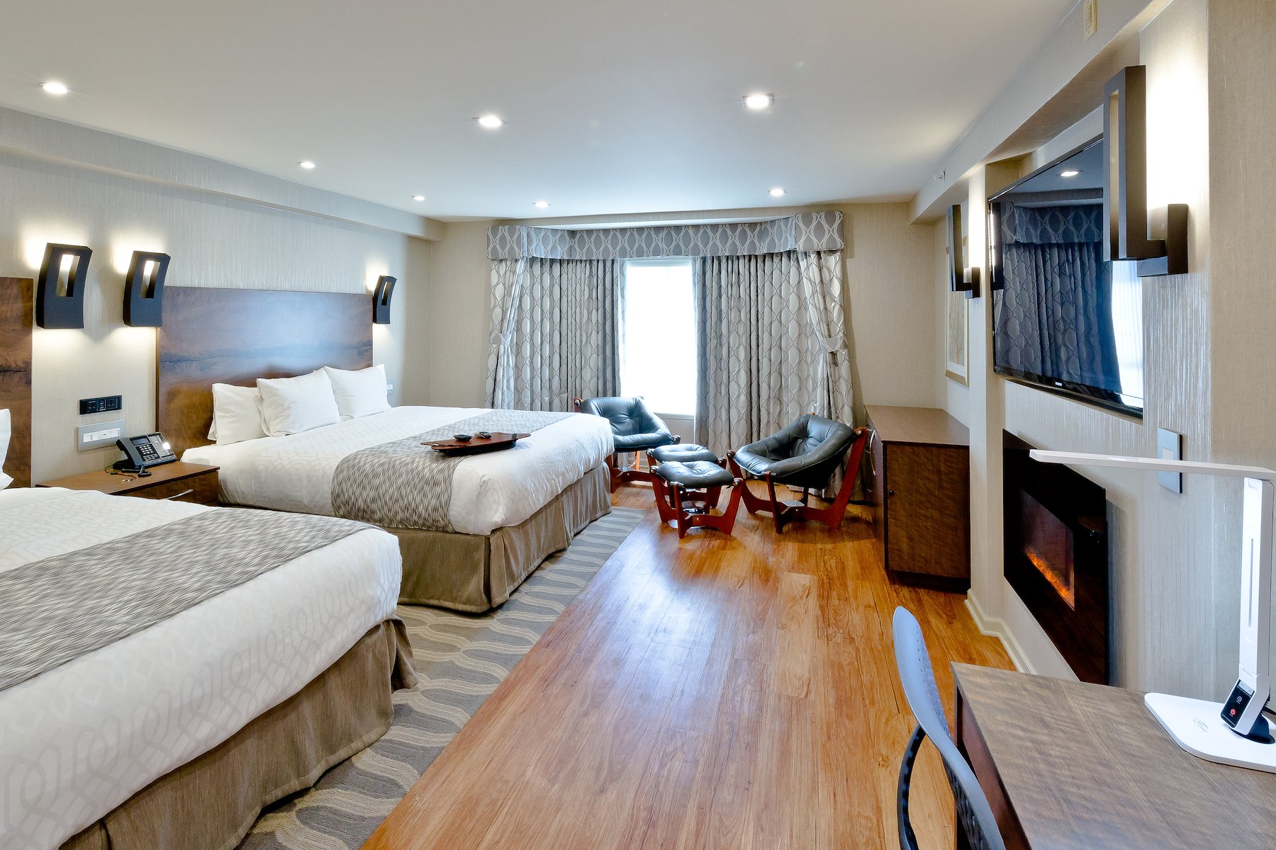 2 King Suite Bedroom At Hotel Strata