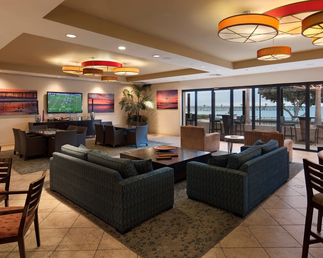 dining-Crowne Plaza Ventura Beach