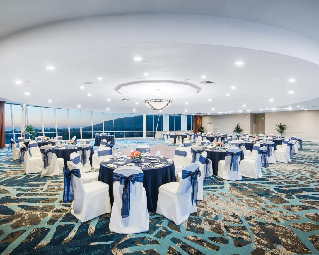 group-Crowne Plaza Ventura Beach