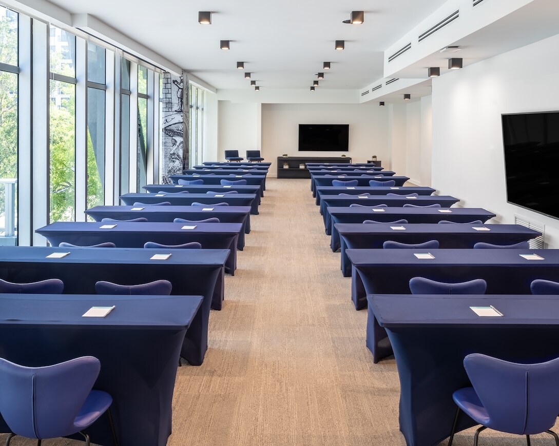 Large meeting room with plenty of seating