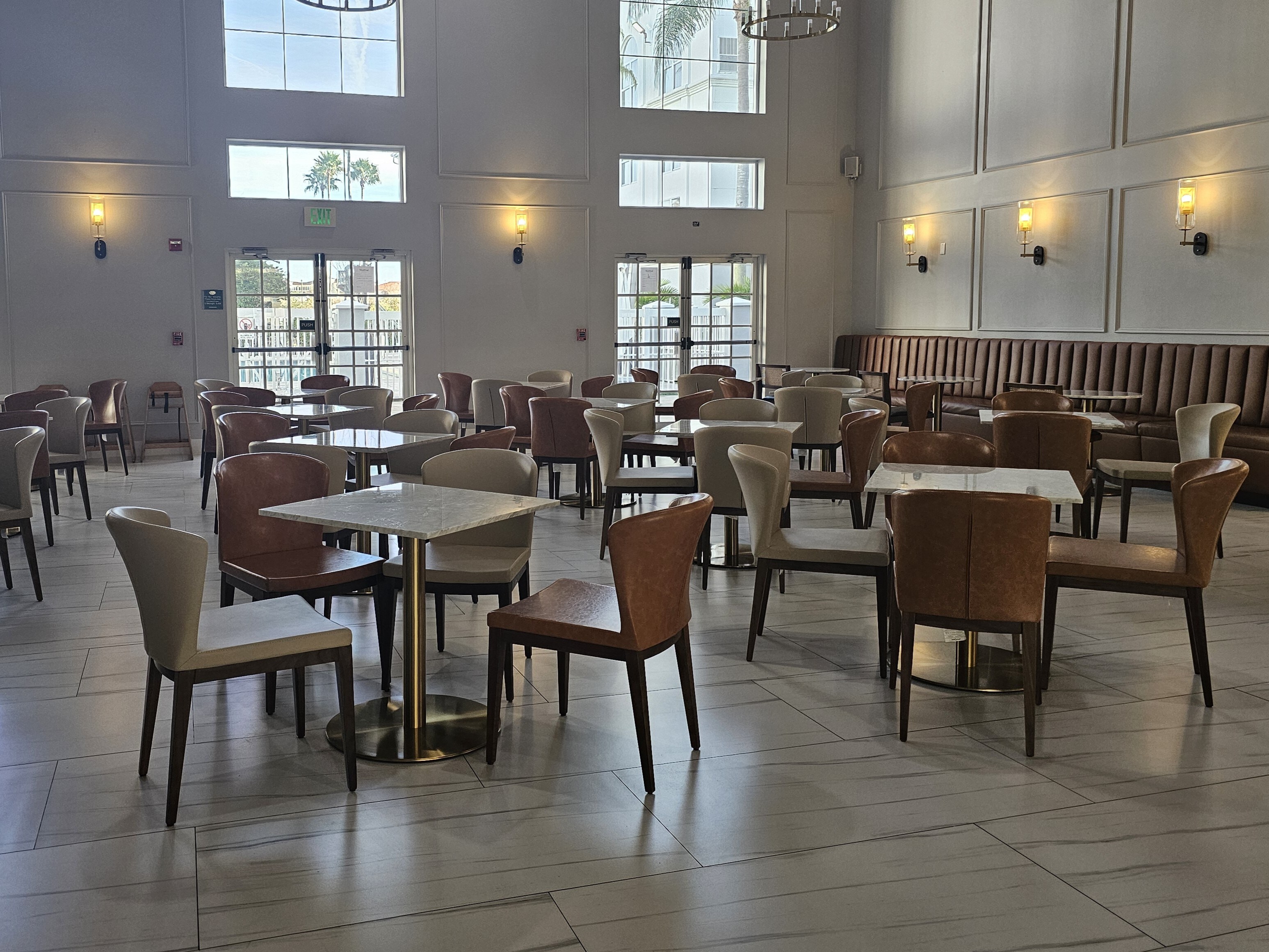 Dining room at Montreal Suites Orlando