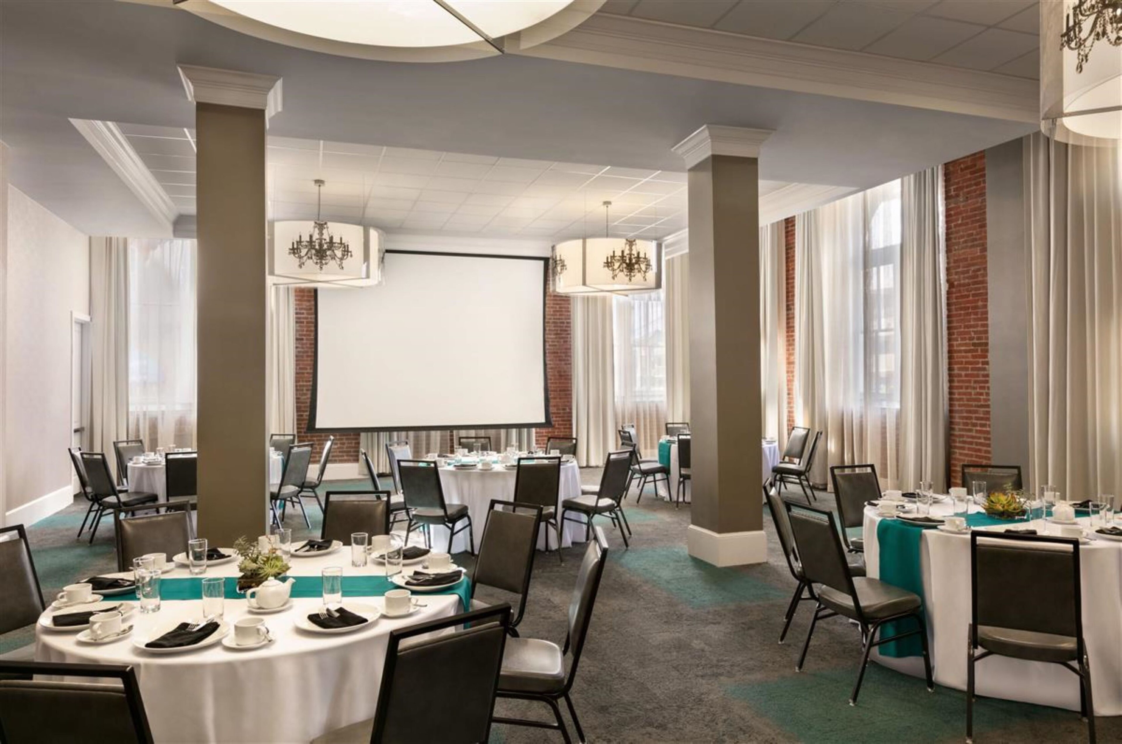 Meeting room at Hotel Indigo Savannah Historic District