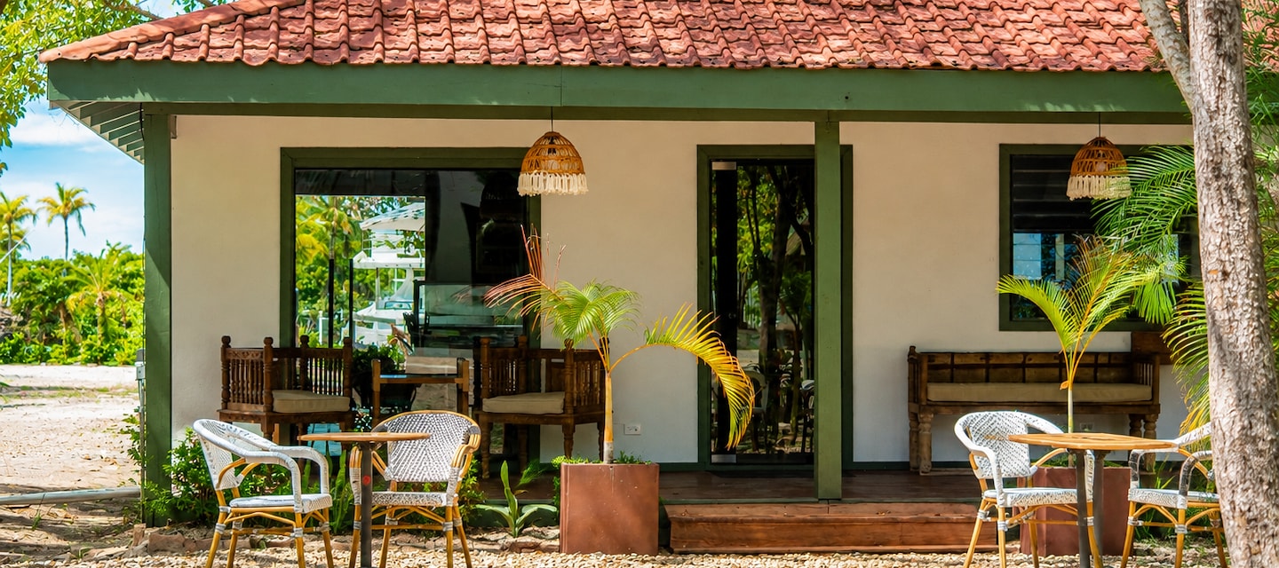 A relaxed spot to enjoy coffee, ice cream, pastries, and desserts throughout the day
