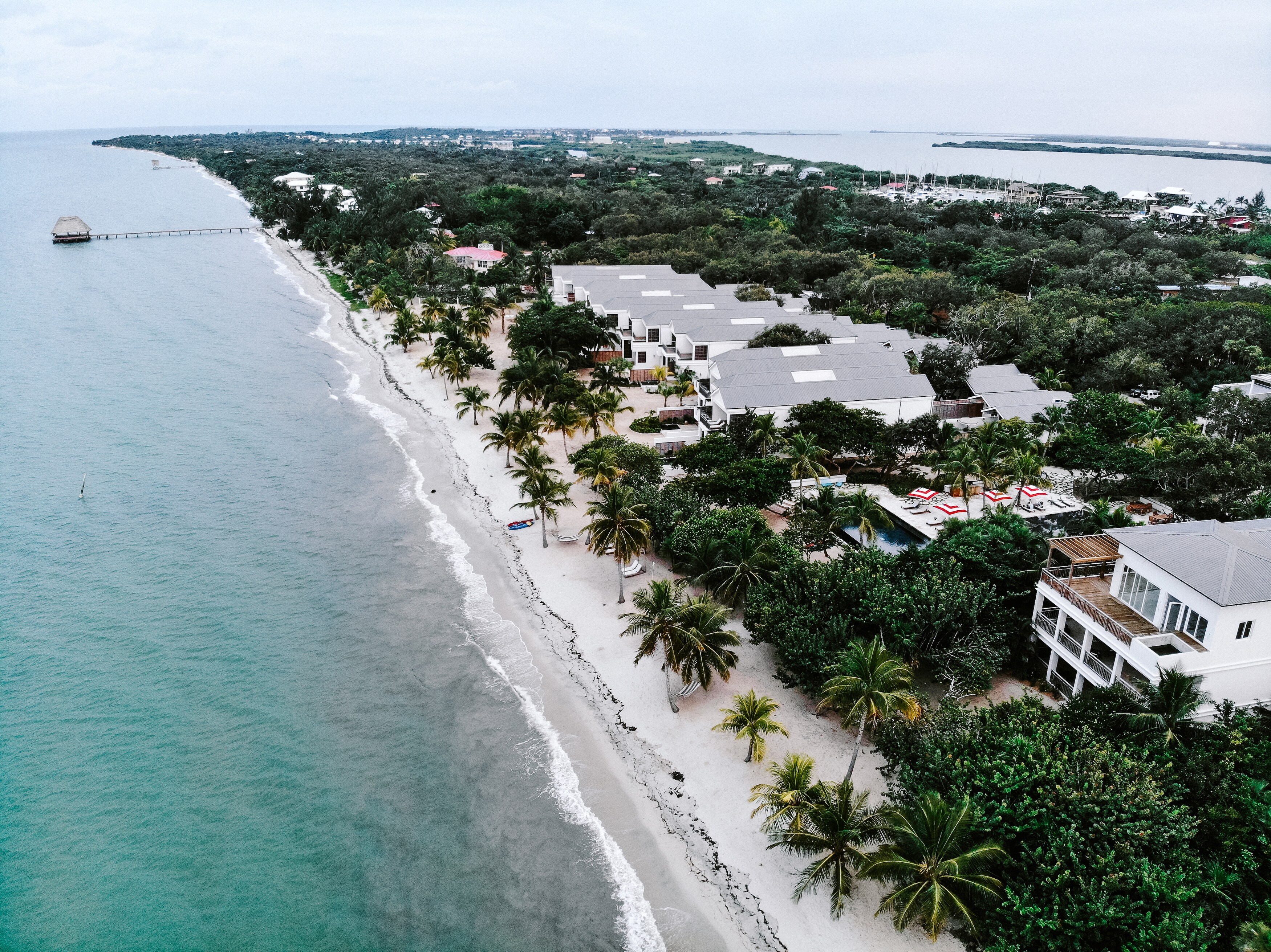 Vista aérea de la playa - En Itz'ana Belize Resort & Residences, Stann Creek, Belice