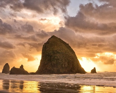 Haystack Rock on coastline of Cannon Beach