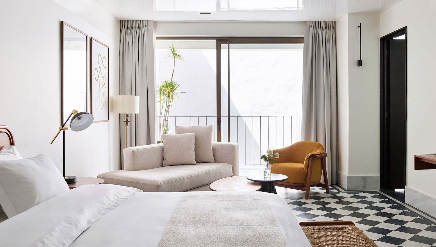 Hotel Dama offers Standard Courtyard King at Mexico