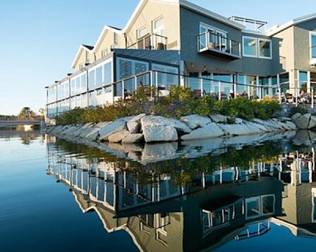 The Boathouse Waterfront Hotel & Restaurant 