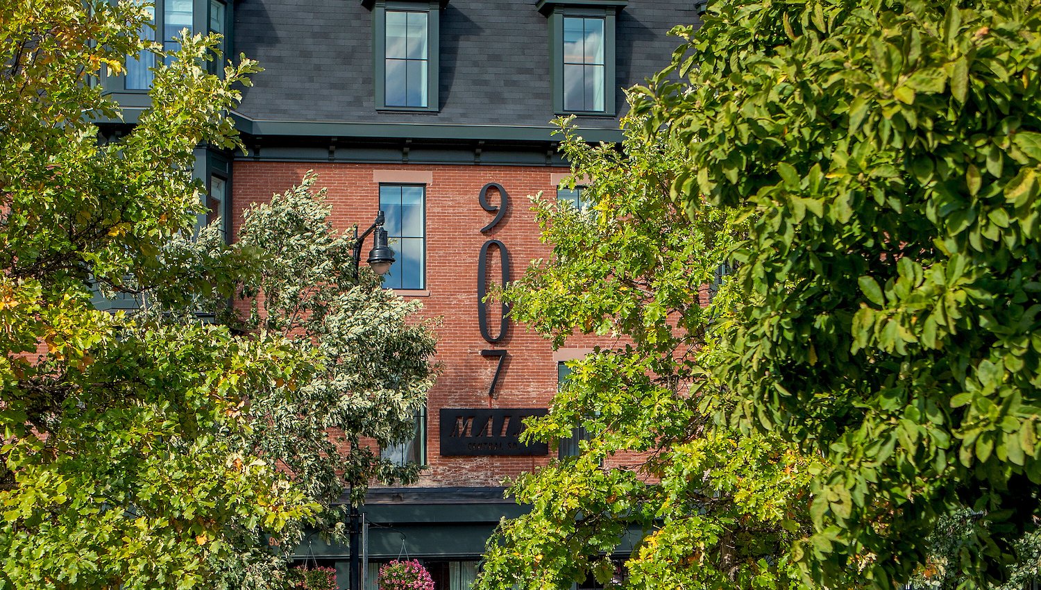 About Lark Hotels 907 Main