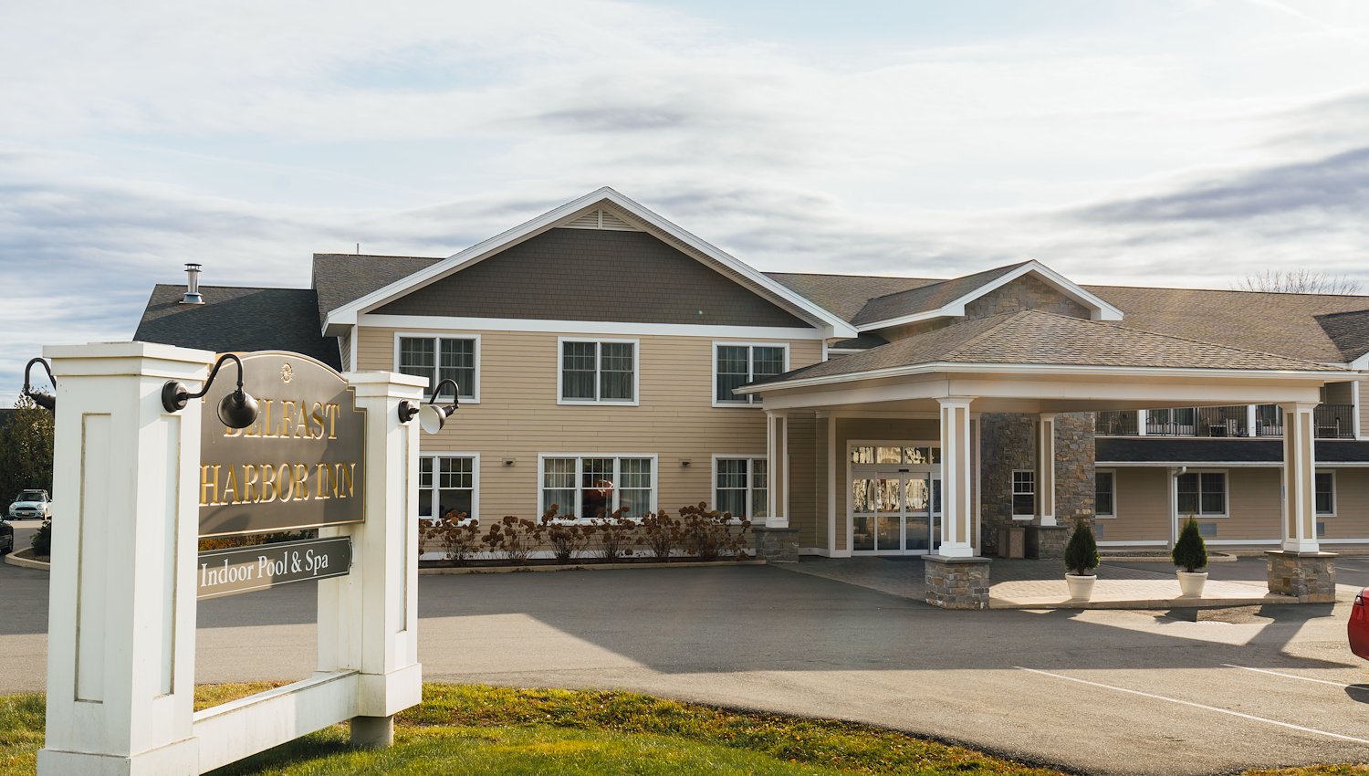 Entrance to Belfast Harbor Inn
