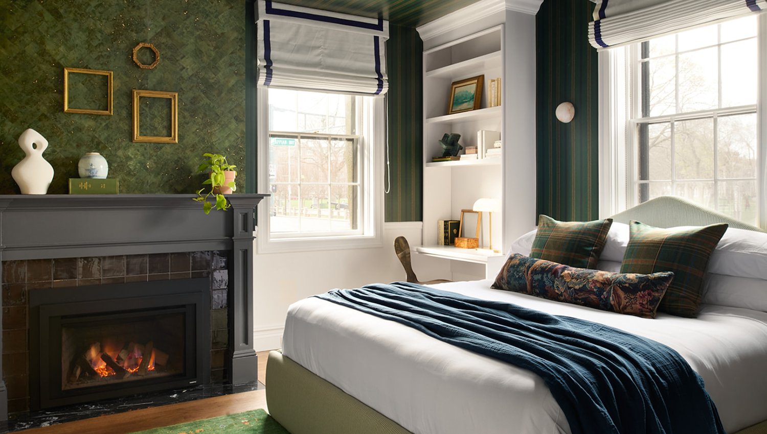 Cozy Bed in Cambridge Common House