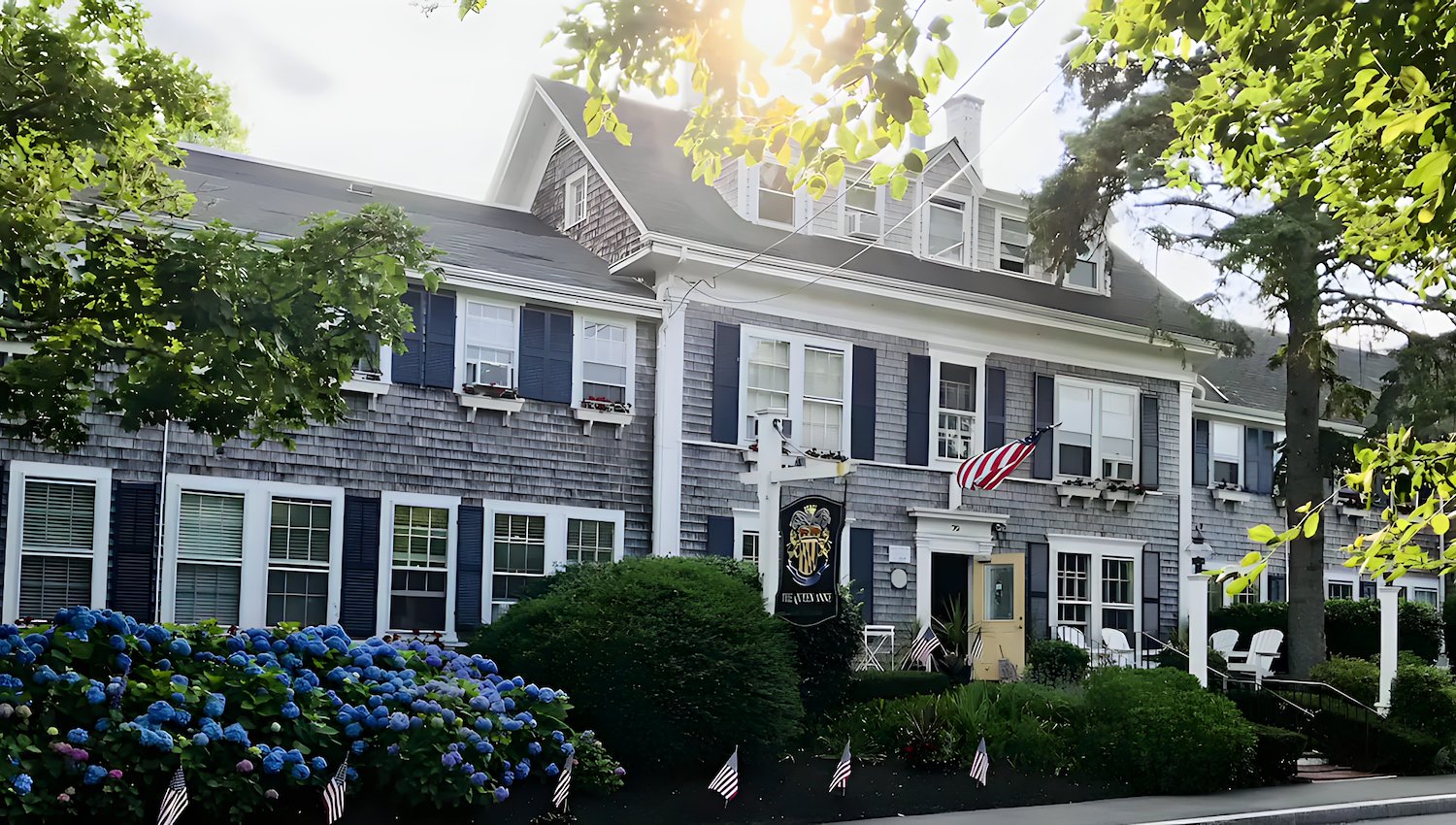 Queen Anne Innoutdoor areas