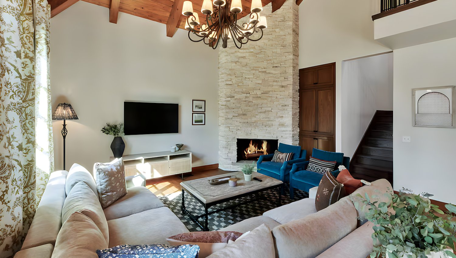 Rancho Caymus Inn - Casita Living Room