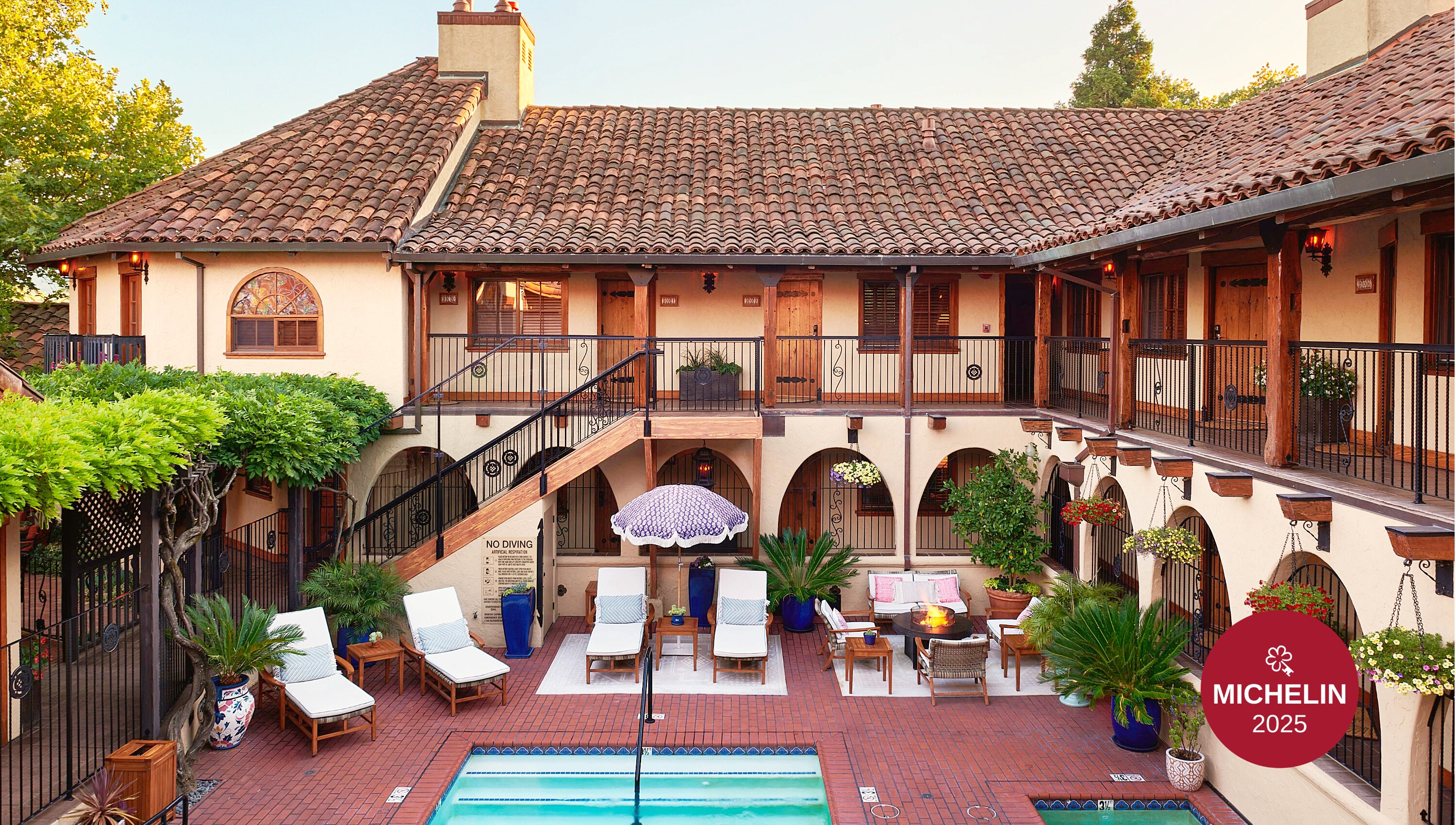 Exterior of Rancho Caymus Inn