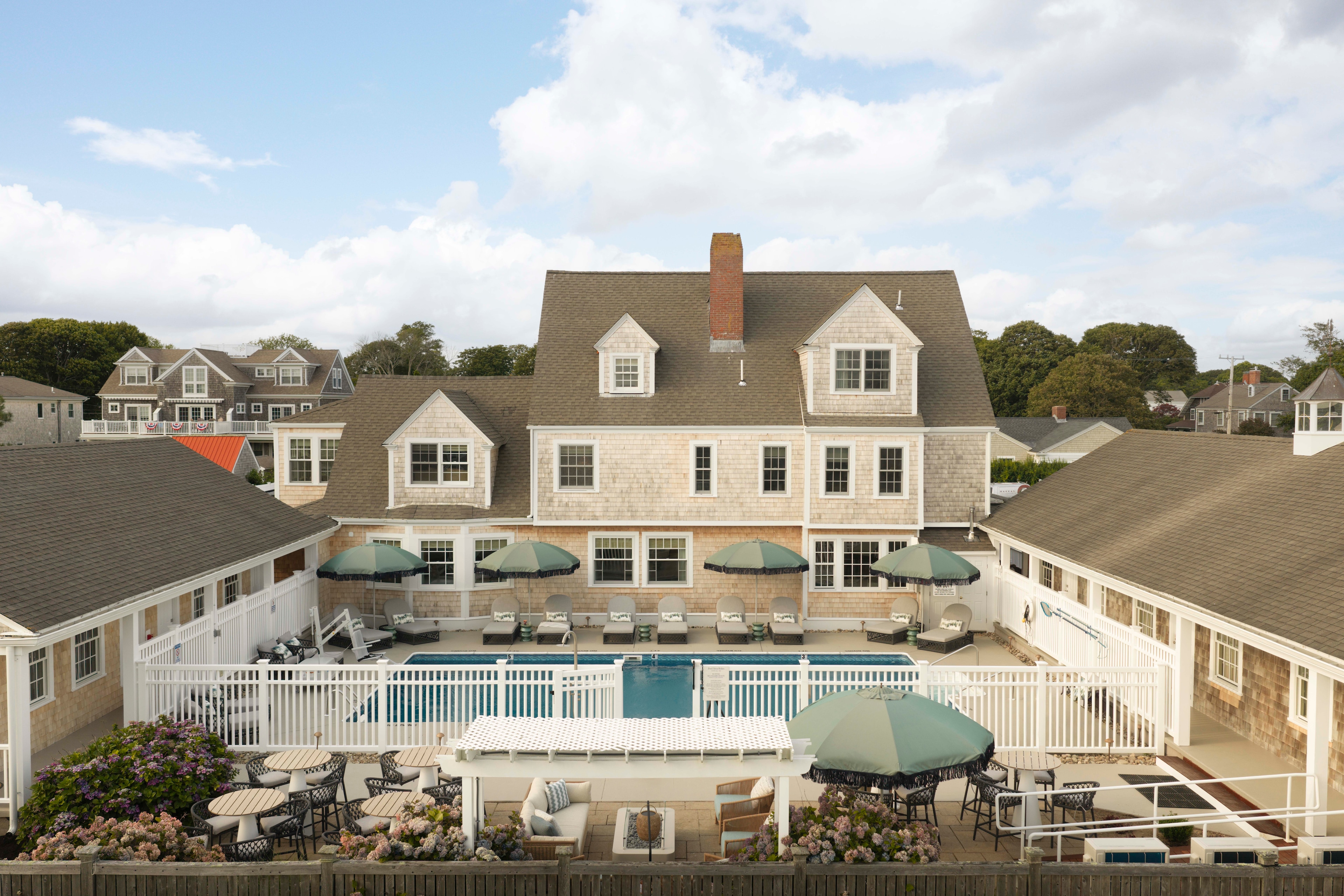 Shore Haven Inn Exterior