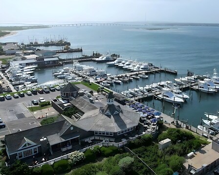  Oakland’s Restaurant & Marina 