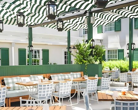  Canoe Place Inn 