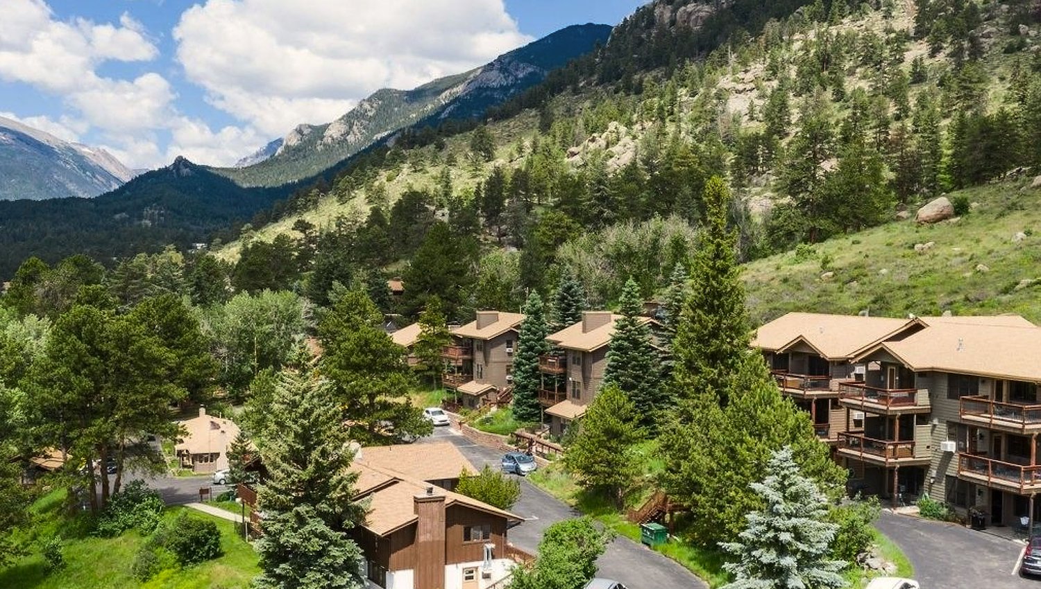 The Mountainside View of Wildwood Inn