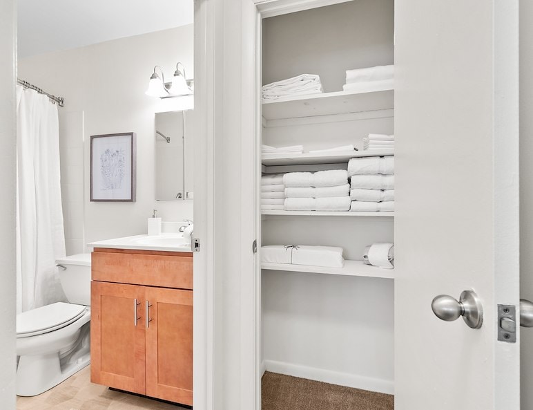Bed and bath linens at Manor House Apartments in Lancaster, PA