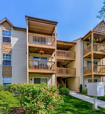 Manor Communities offers modern apartments at 1377C Spencer Ave, Lancaster.