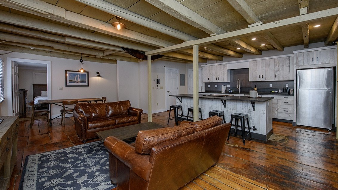 Waterfront Bristol, RI Hotel Bristol Harbor Inn