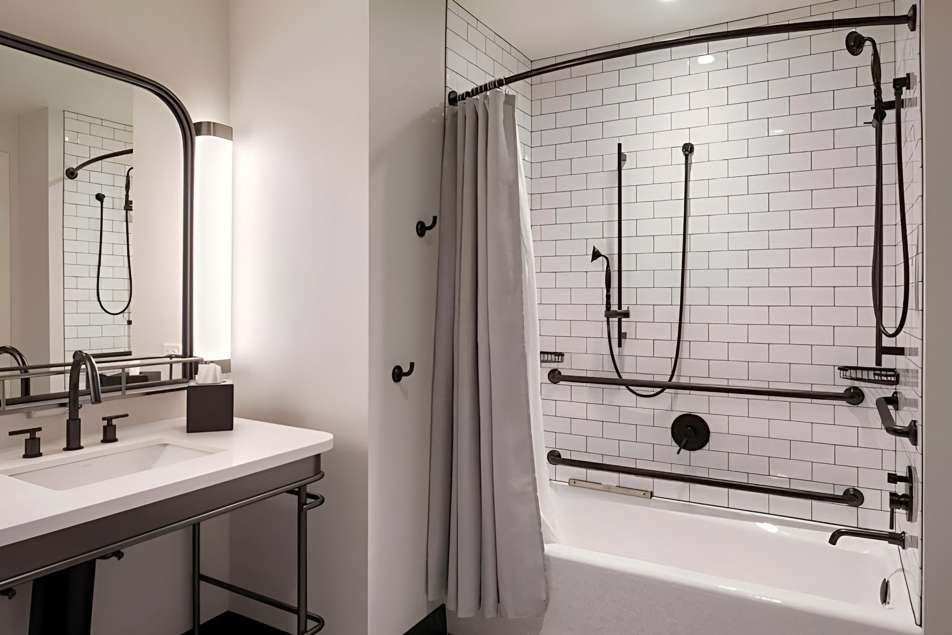 1 King Corner Mobility Accessible with Bathtub at Canopy by Hilton Boston Downtown - 2
