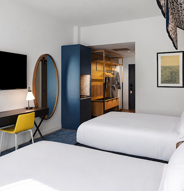 2 Queen Mobility Accessible with Roll-In Shower at Canopy by Hilton Boston Downtown - 4
