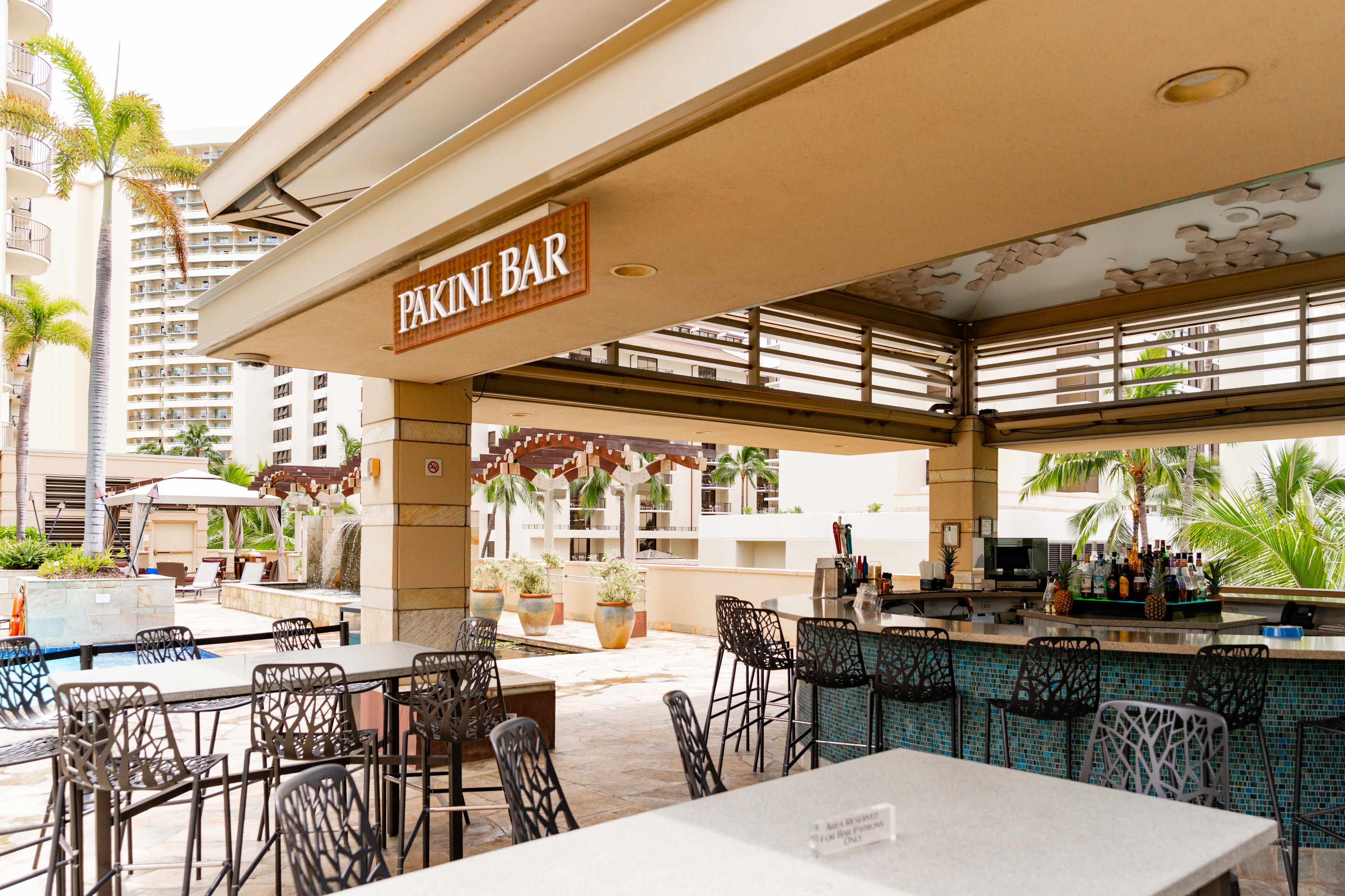Pakini Bar and lounge