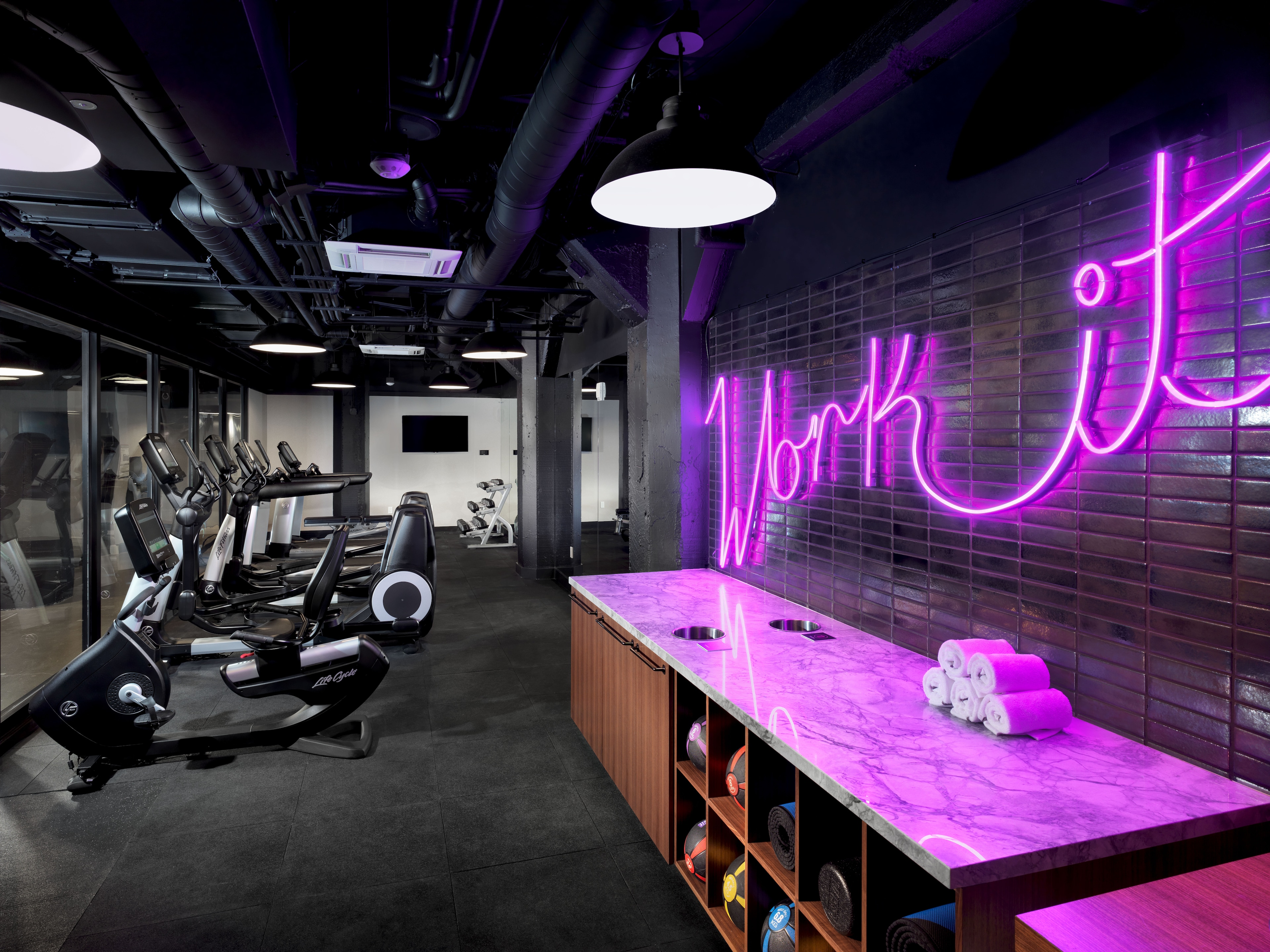 Axiom Hotel — photo 4