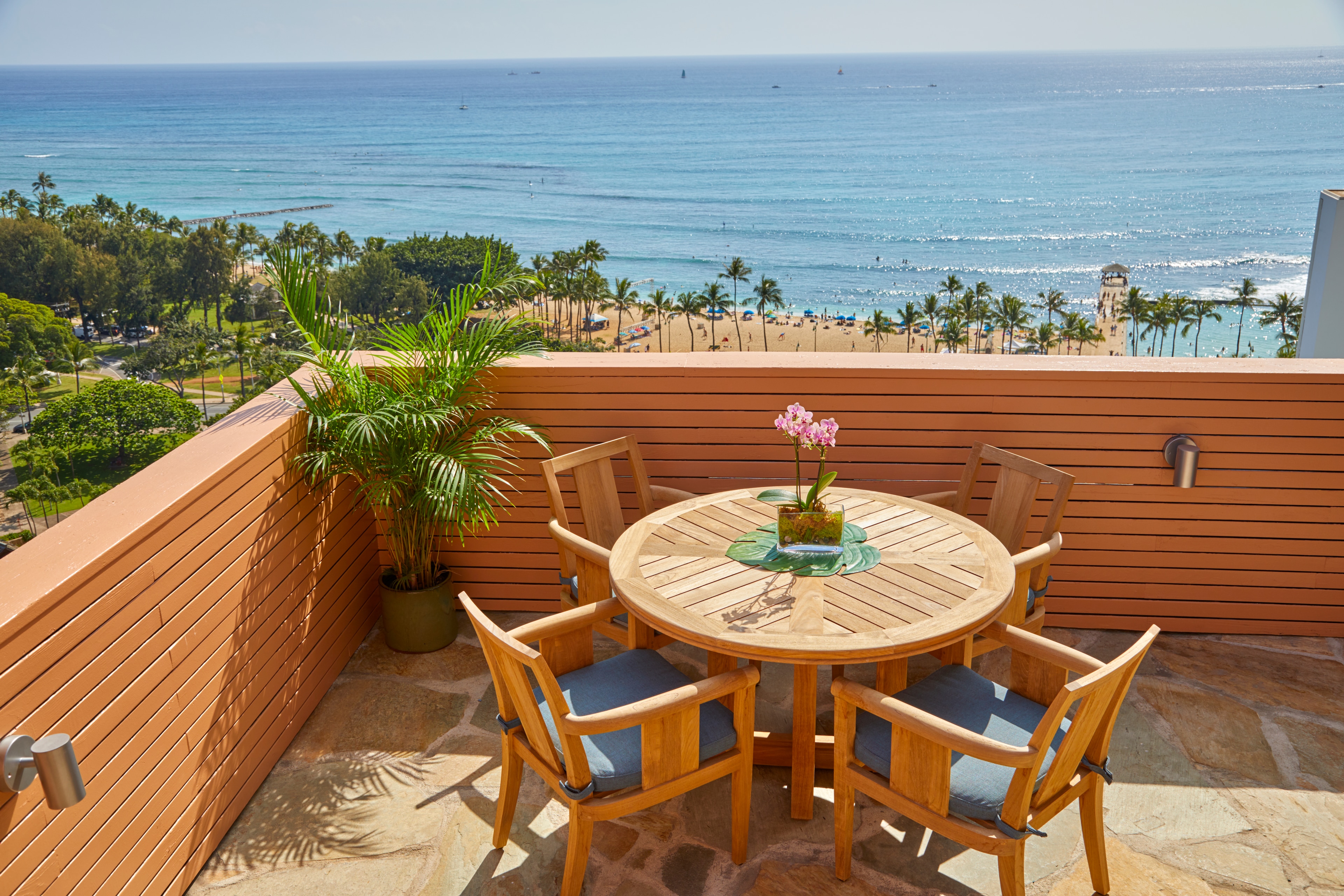 Honolulu Hotel Suites​ | Queen Kapiolani Hotel