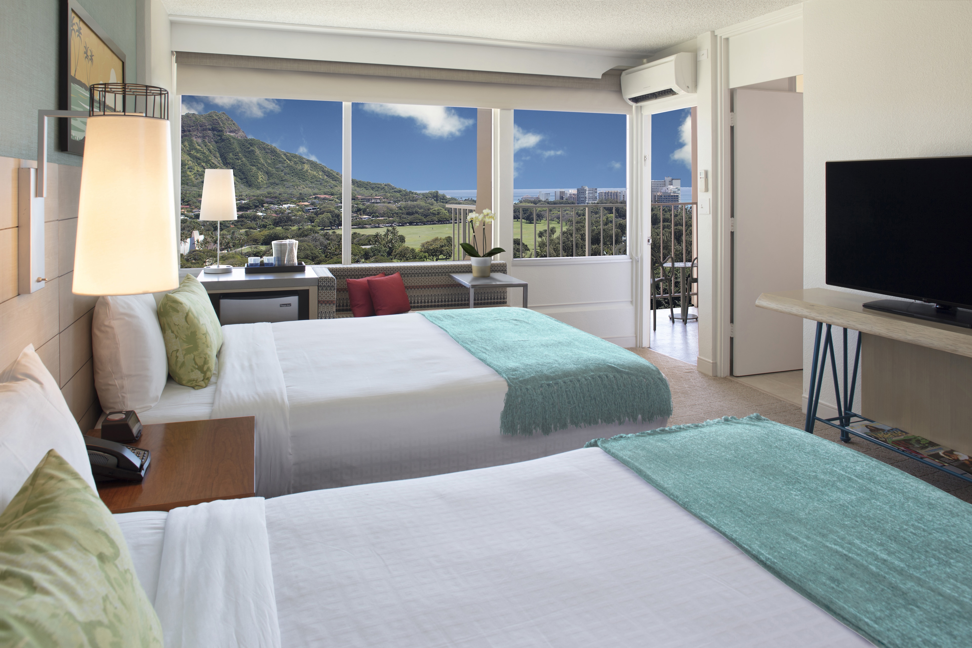 Hotel Room In Honolulu​ | Queen Kapiolani Hotel