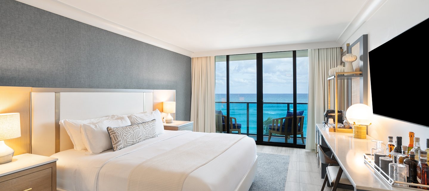 Luxurious-bedroom-with-ocean-views-at-Tideline-Resort-Spa-Palm-Beach-Florida