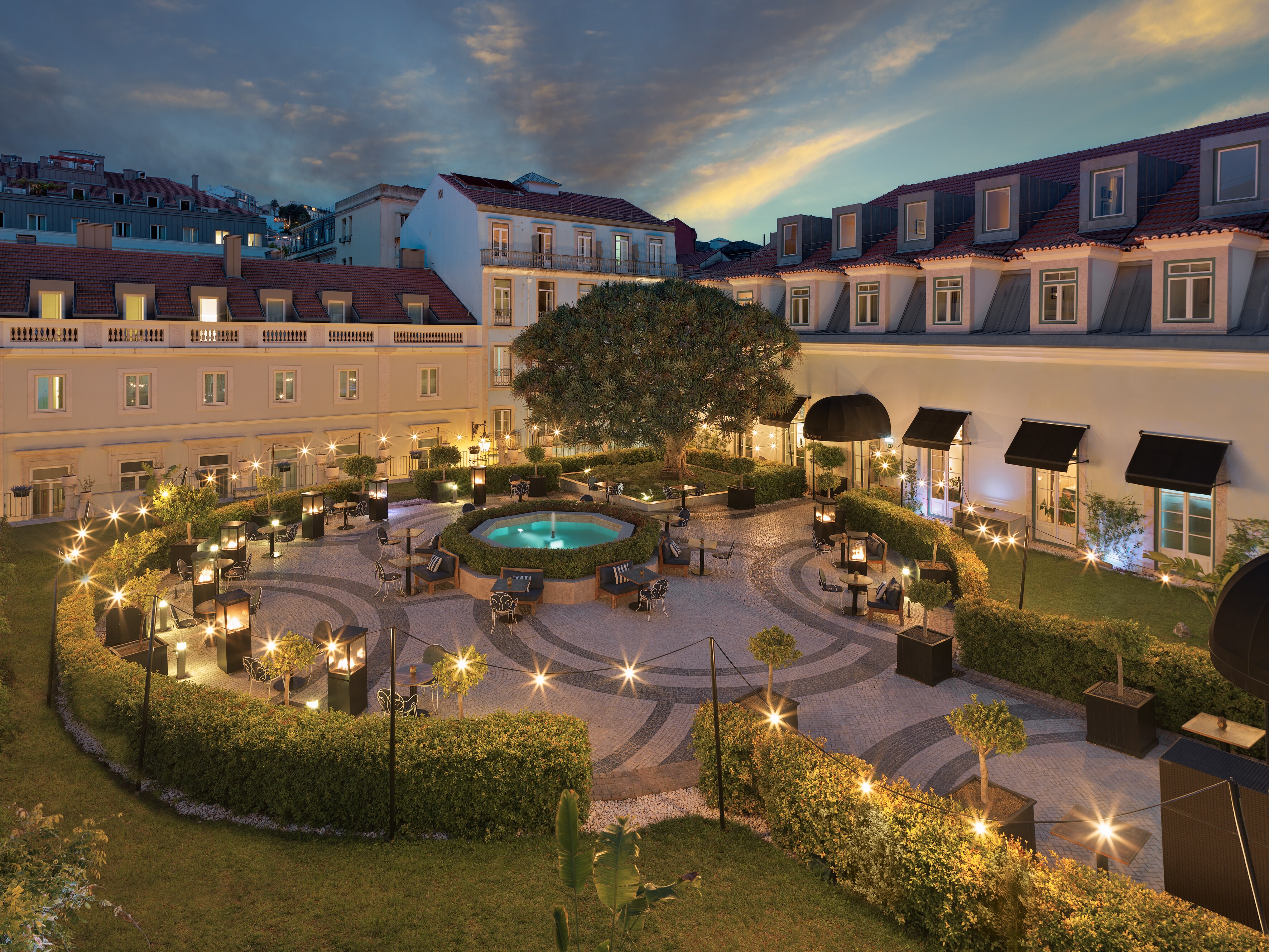 Twinkling Lights Bring O Jardim Wine Bar to Life After the Sun Sets