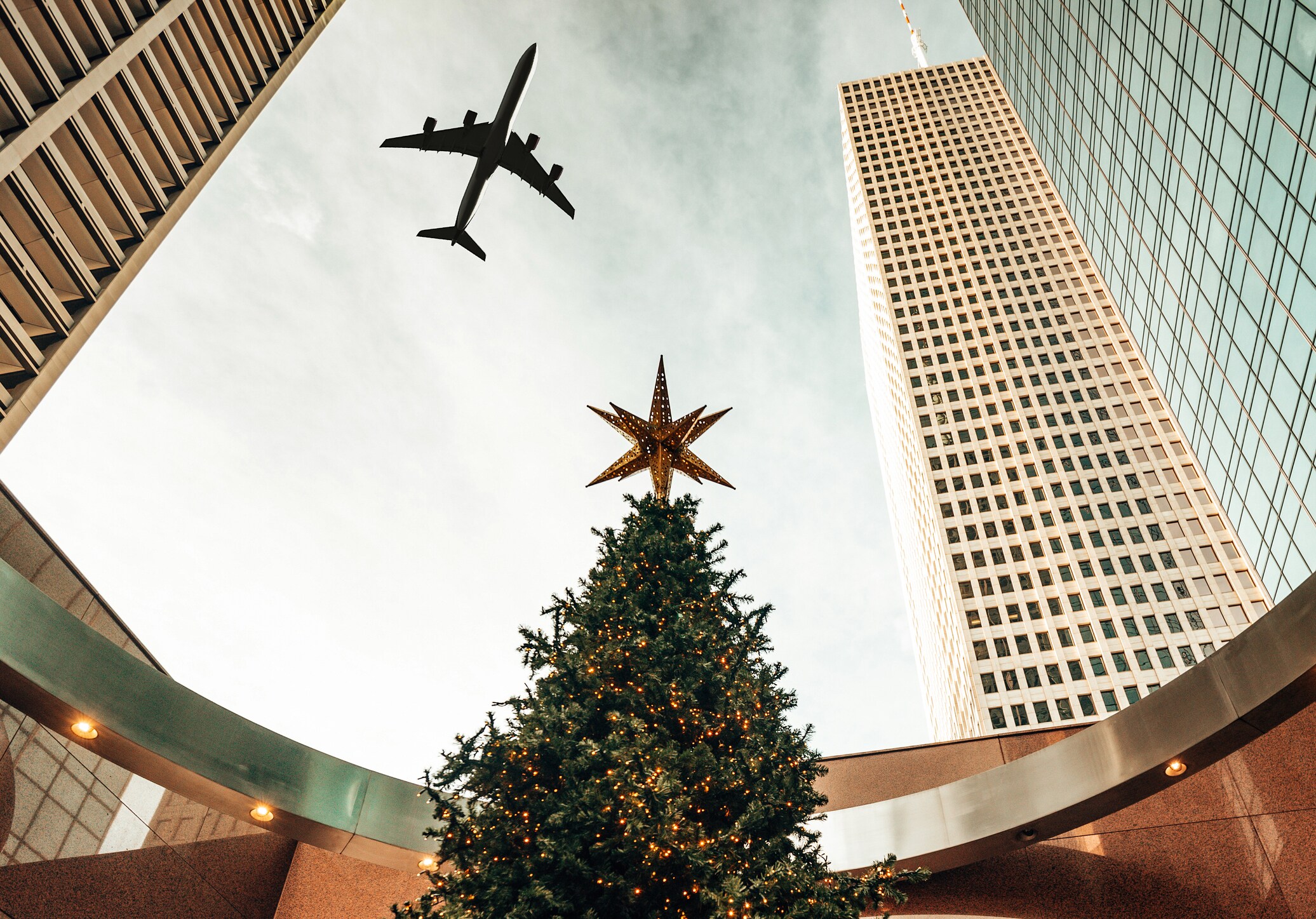 Holiday travel can be hectic, but these tips will help you get to your destination as easily as possible.