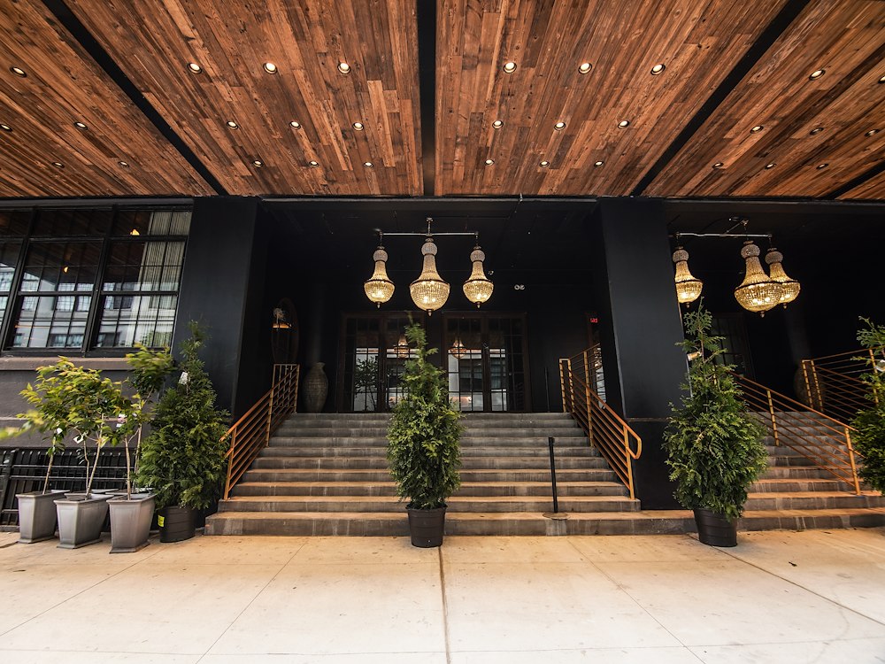 Sela V Hotel, Brooklyn Entrance
