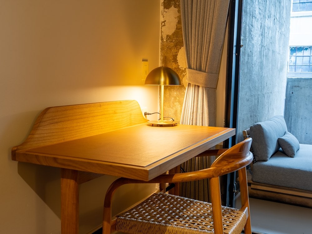 Harbor King Room offers Desk