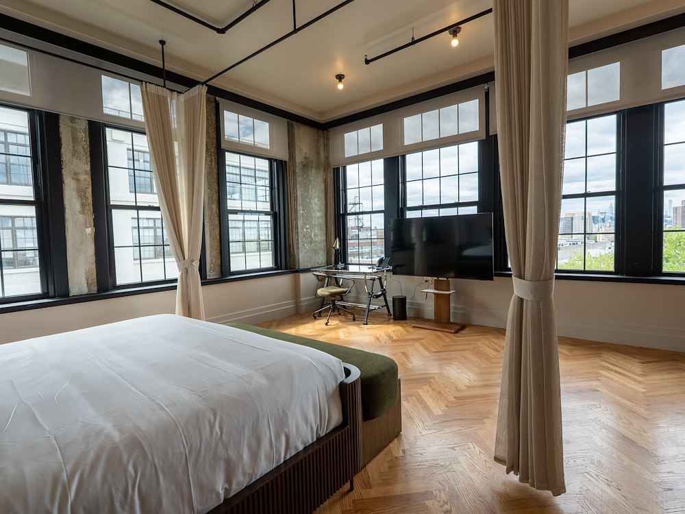 Sela V Hotel, Brooklyn - Bridge View Loft Bed