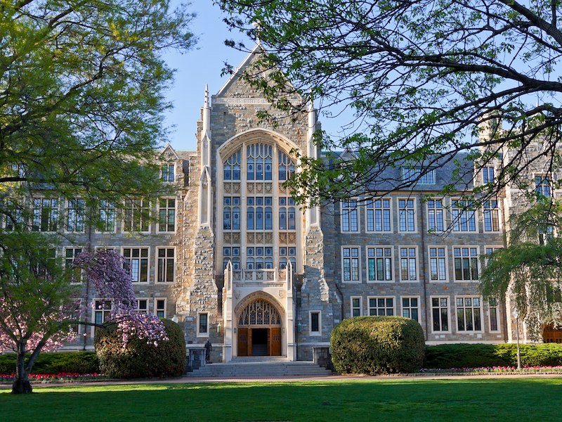 University visitor offer: Exclusive savings on luxury stays near D.C. universities.