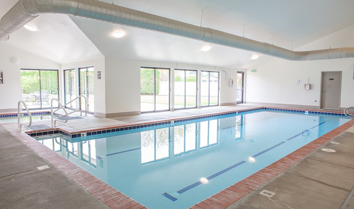 Lakeridge of Eugene - Swimming Pool