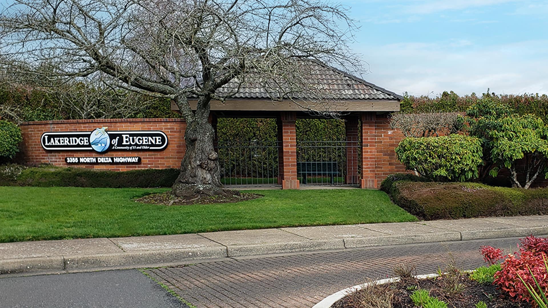 Lakeride of Eugene sign next to large tree