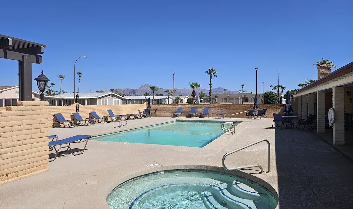 La Casa Blanca - Amenities and Services