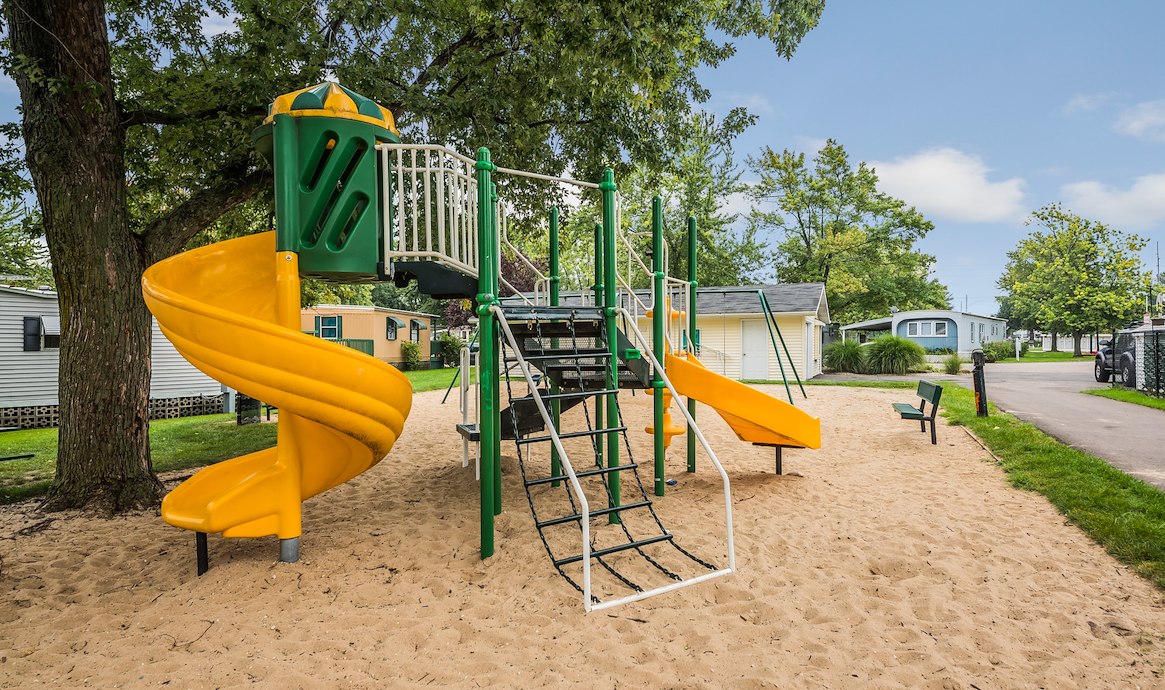 Lincoln Estates - Amenities and Services - Playground