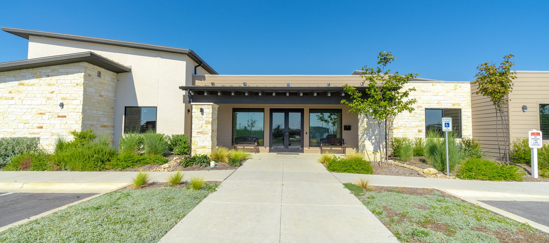 Sales Center - Creeks Crossing
