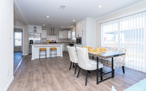 Dining area at Creeks Crossing
