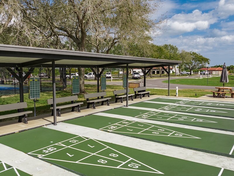 Shuffleboard courts - Hacienda Del Rio