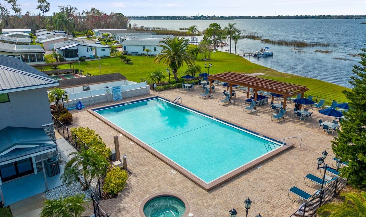 The Landings at Lake Henry - Amenities and Services - Swimming Pool