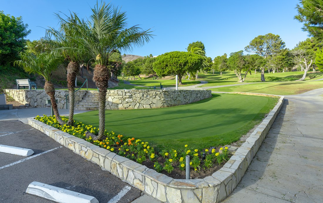 Palos Verdes Shores MH & Golf Community - Play Golf