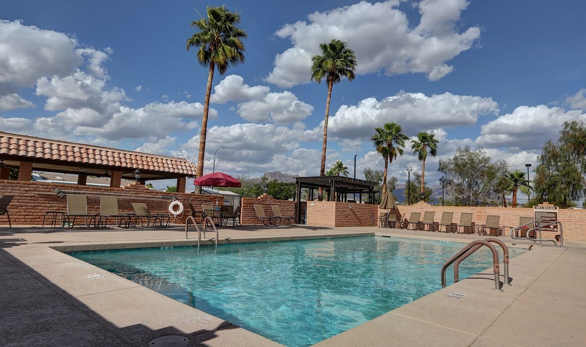 Rancho Mirage - Amenities and Services