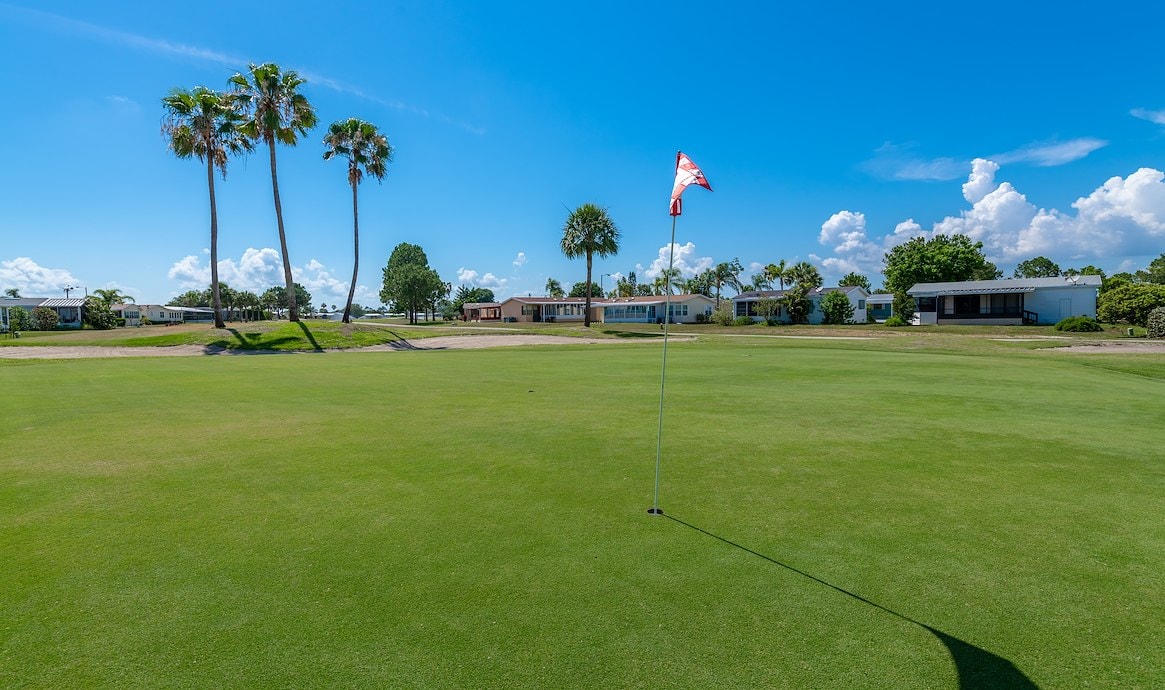 Riverside Club Golf & Marina Community - Amenities and Services