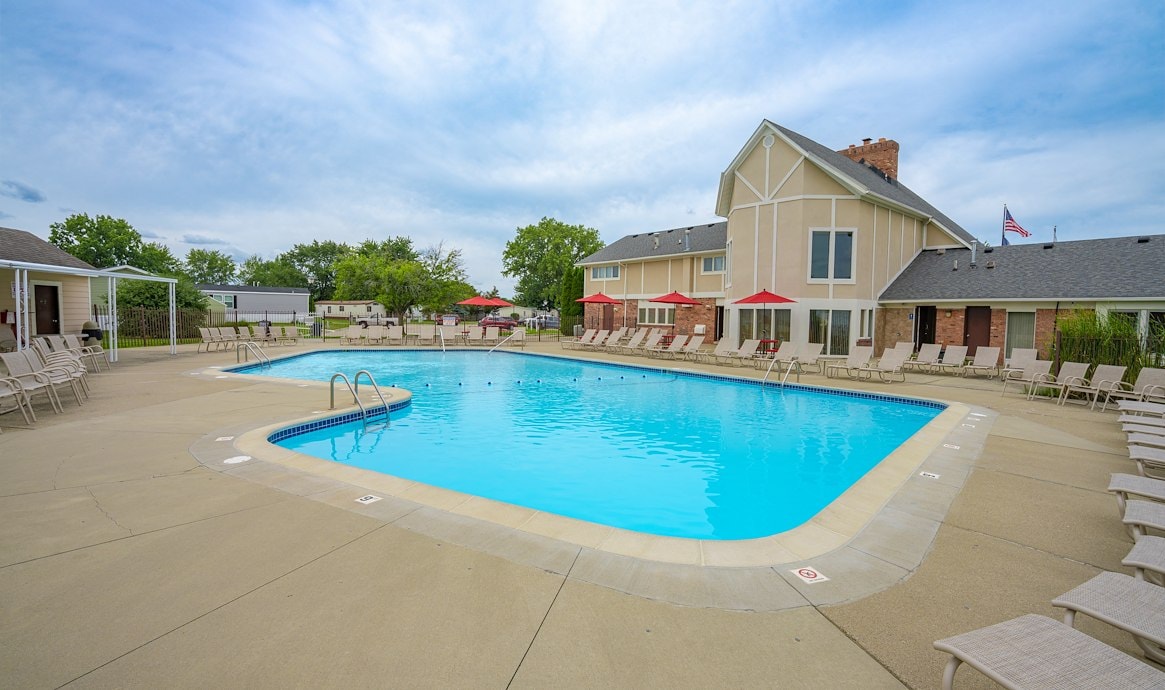 Rudgate Manor - Pool Area